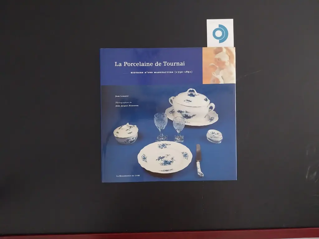 LEMAIRE J., La Porcelaine de Tournai.  Histoire d'une manufacture (1750 - 1891), Tournai, La Renaissance du Livre, 1999.