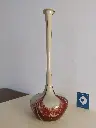 VENDU    Val Saint-Lambert, vase soliflore dit "oignon de Jemeppe", circa 1920, verre soufflé de couleur crème à décor émaillé rouge et monogrammé sous la base, H 39.5 cm.V