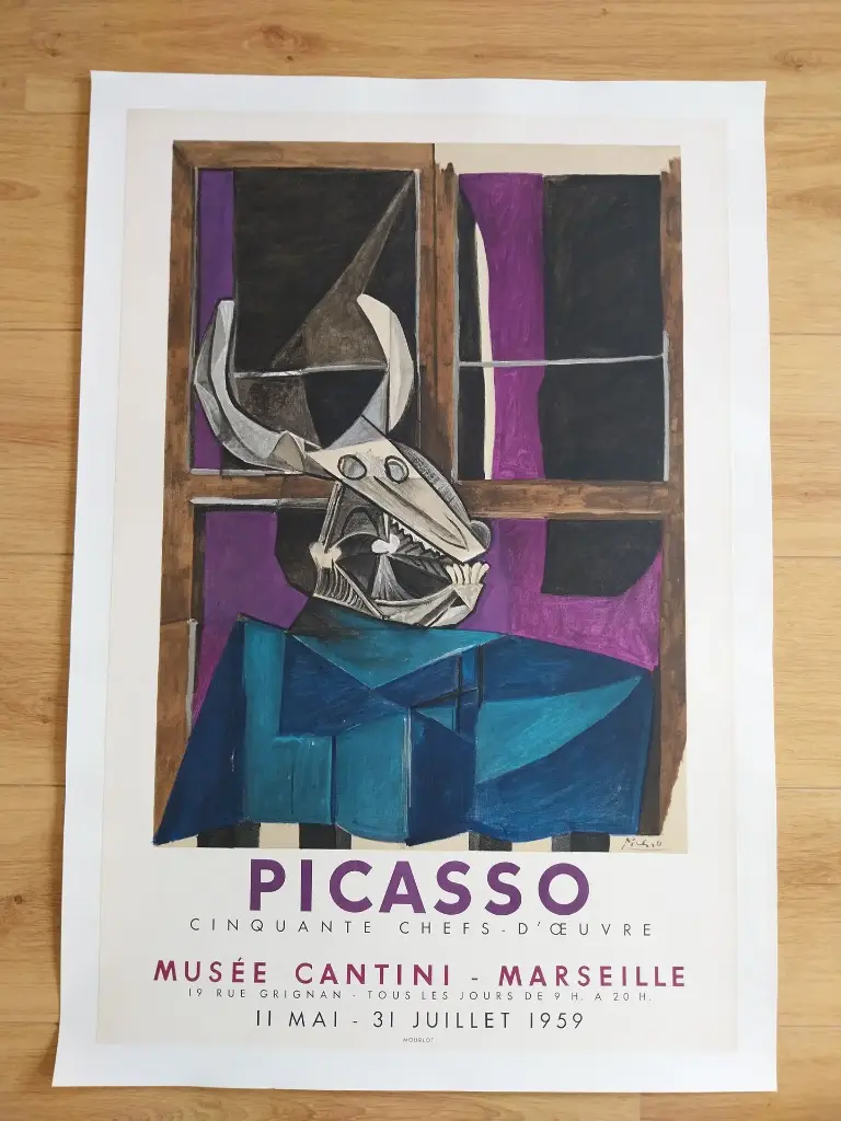 Pablo PICASSO (1881-1973), Nature Morte au Crâne de Taureau, 1959, affiche lithographique (d'après) signée dans la planche, 77 x 51 cm, Mourlot impression.